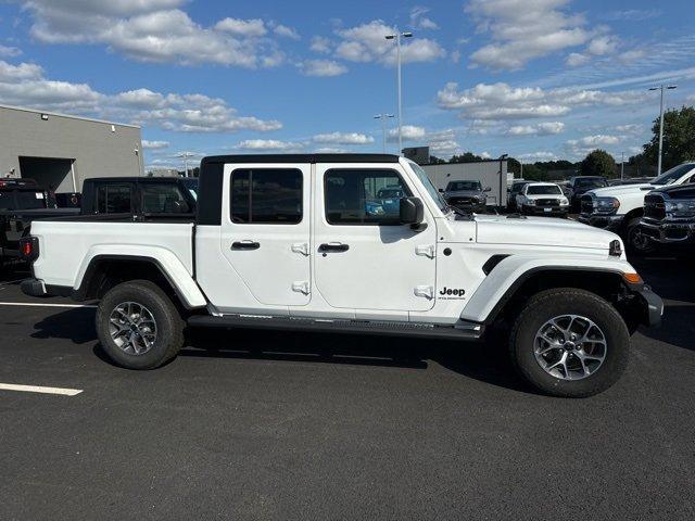 new 2024 Jeep Gladiator car, priced at $48,940