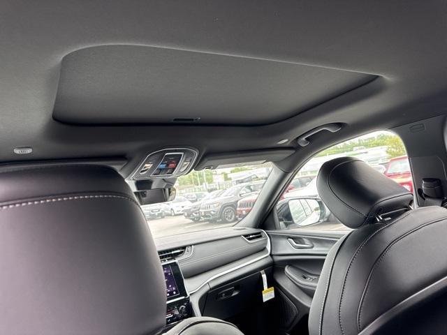 new 2025 Jeep Grand Cherokee L car, priced at $45,622