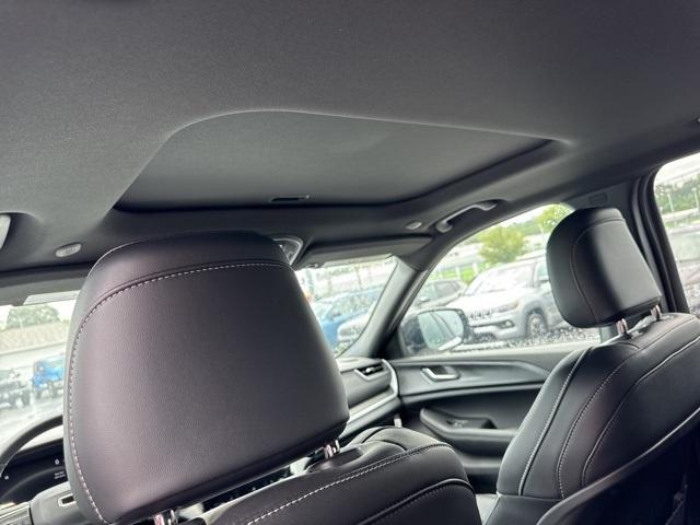 new 2025 Jeep Grand Cherokee car, priced at $47,130
