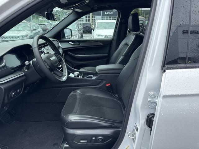 new 2025 Jeep Grand Cherokee car, priced at $47,130