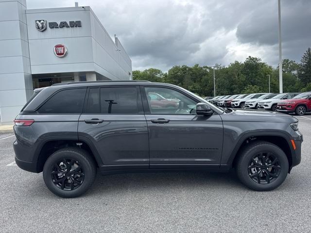 new 2025 Jeep Grand Cherokee car, priced at $46,730