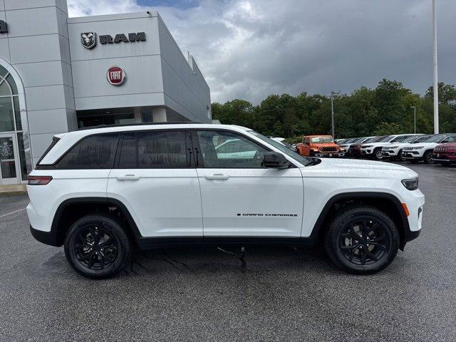 new 2025 Jeep Grand Cherokee car, priced at $42,115