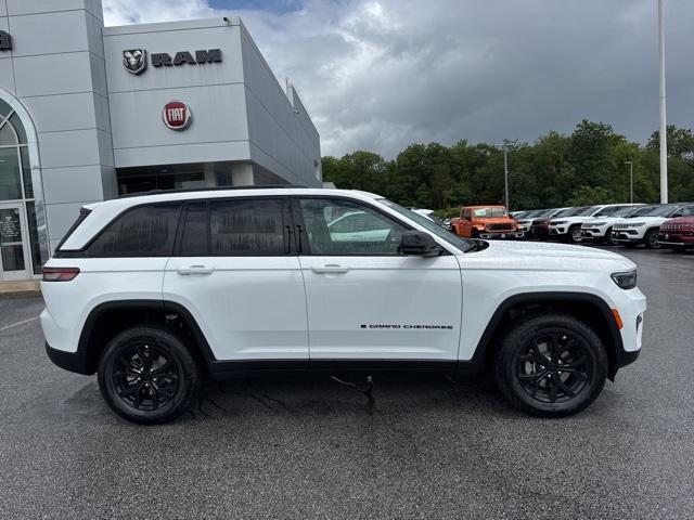 new 2025 Jeep Grand Cherokee car, priced at $42,115