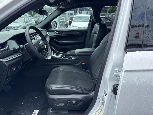 new 2025 Jeep Grand Cherokee car, priced at $42,115