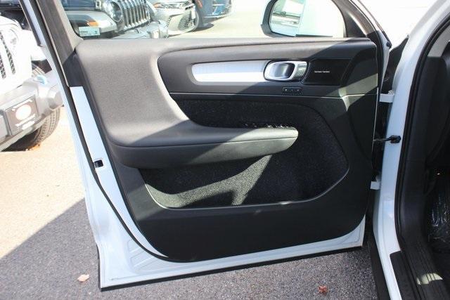 used 2019 Volvo XC40 car, priced at $14,999