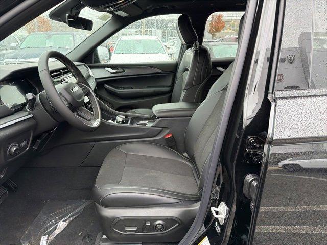 new 2025 Jeep Grand Cherokee car, priced at $46,208