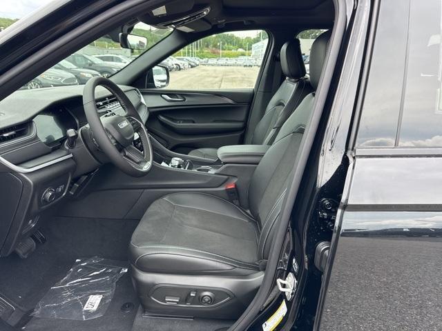 new 2025 Jeep Grand Cherokee car, priced at $42,710