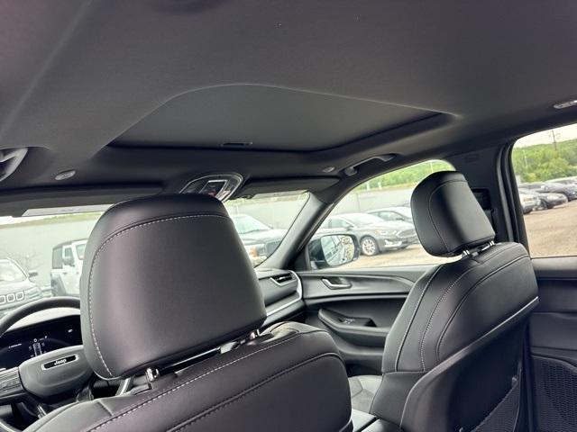 new 2025 Jeep Grand Cherokee car, priced at $42,710