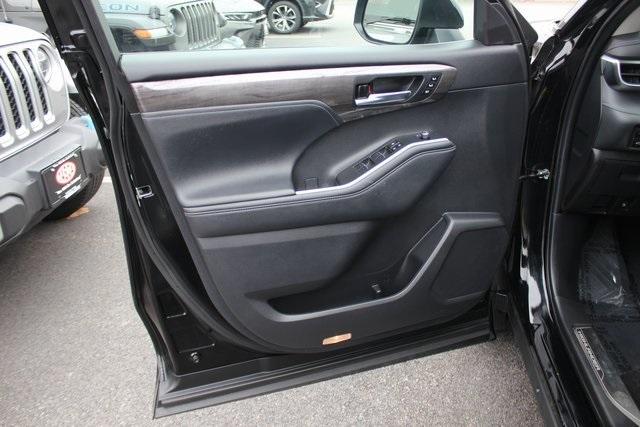 used 2024 Toyota Highlander car, priced at $42,496