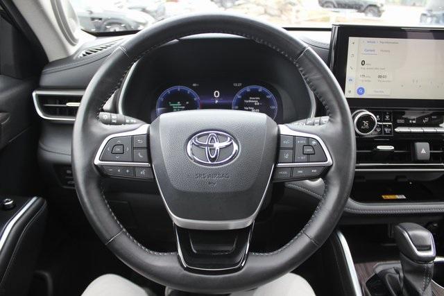 used 2024 Toyota Highlander car, priced at $42,496