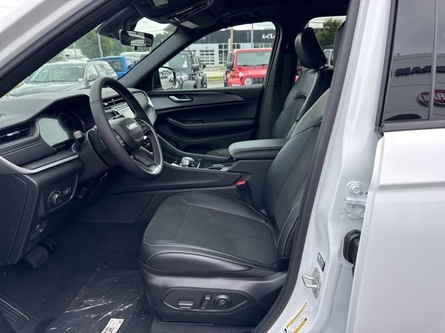 new 2025 Jeep Grand Cherokee car, priced at $43,760