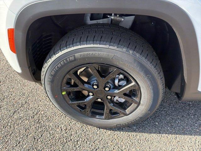 new 2025 Jeep Grand Cherokee car, priced at $45,672