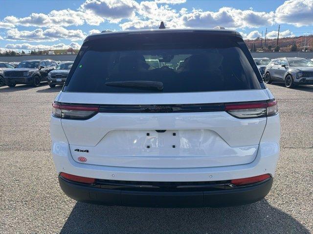 new 2025 Jeep Grand Cherokee car, priced at $45,672