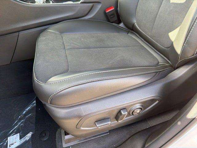 new 2025 Jeep Grand Cherokee car, priced at $45,672