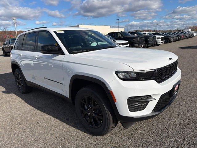 new 2025 Jeep Grand Cherokee car, priced at $45,672