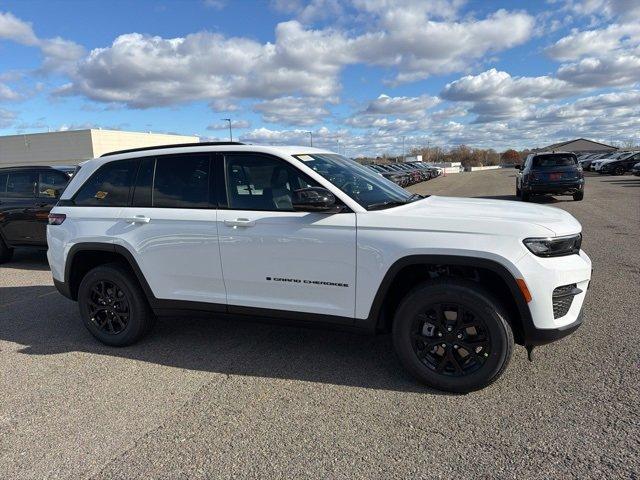new 2025 Jeep Grand Cherokee car, priced at $45,672