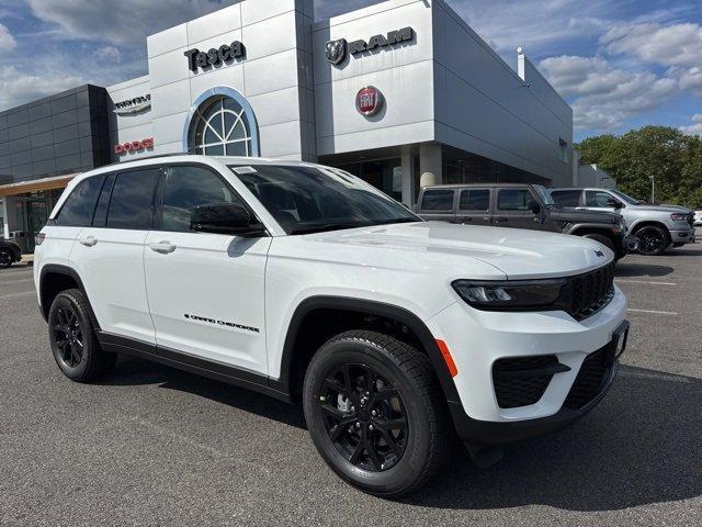 new 2025 Jeep Grand Cherokee car, priced at $43,885