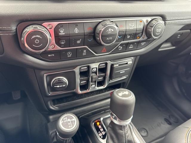 new 2025 Jeep Wrangler car, priced at $51,927