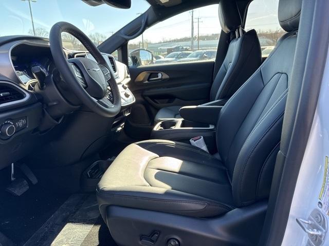 new 2025 Chrysler Voyager car, priced at $39,604