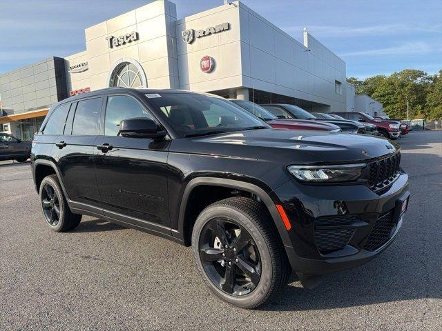 new 2025 Jeep Grand Cherokee car, priced at $47,688