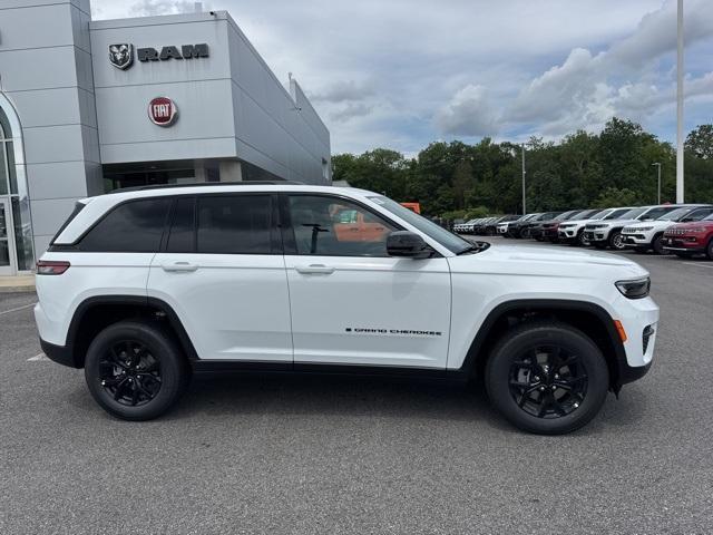 new 2025 Jeep Grand Cherokee car, priced at $46,135