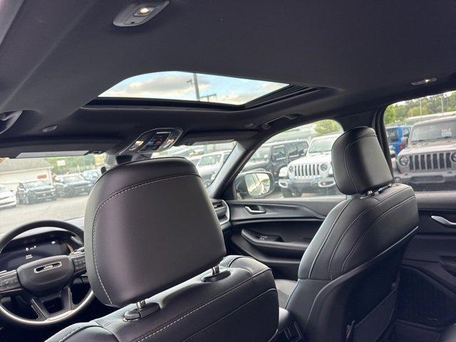 new 2025 Jeep Grand Cherokee car, priced at $45,355