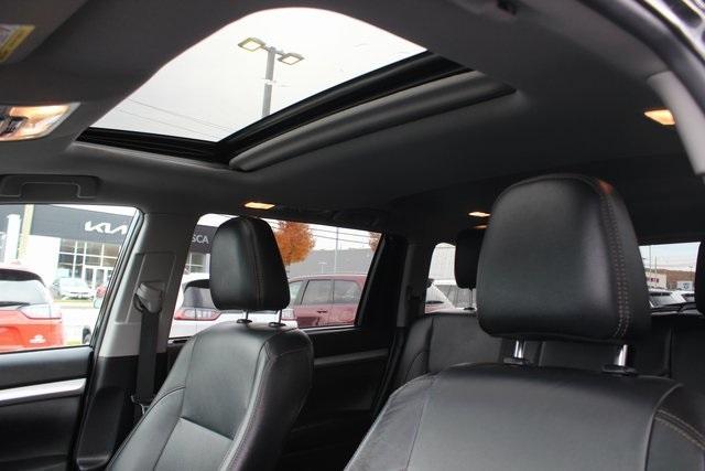 used 2019 Toyota Highlander car, priced at $24,989