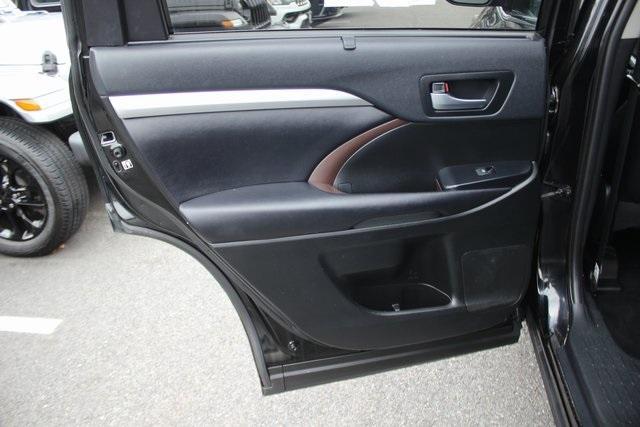 used 2019 Toyota Highlander car, priced at $24,989