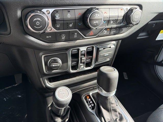 new 2025 Jeep Gladiator car, priced at $48,686