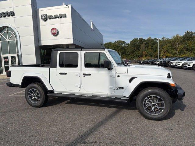new 2025 Jeep Gladiator car, priced at $48,686