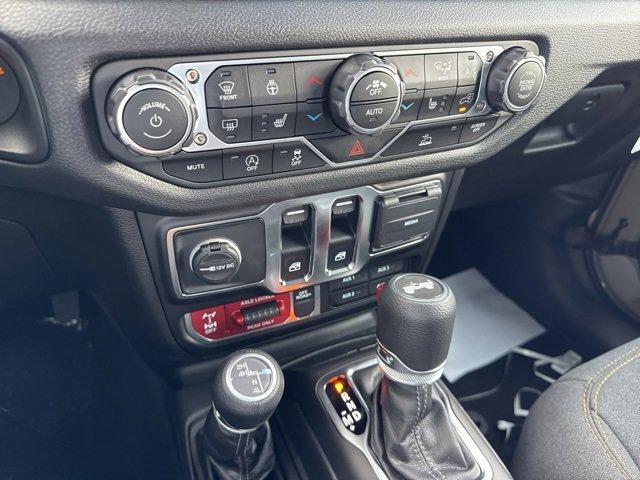 new 2025 Jeep Wrangler car, priced at $43,187