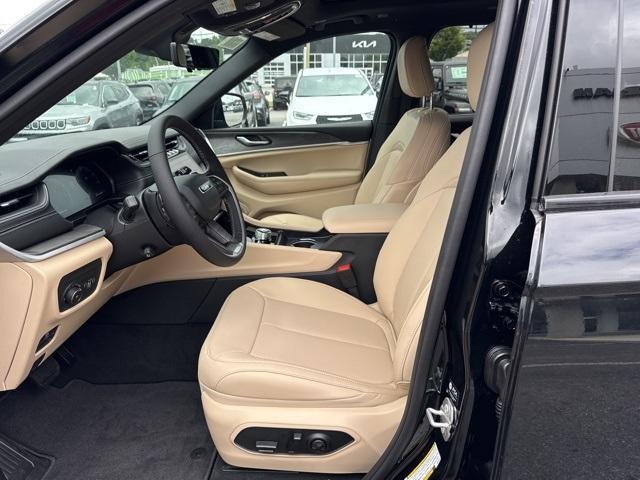 new 2025 Jeep Grand Cherokee car, priced at $52,046