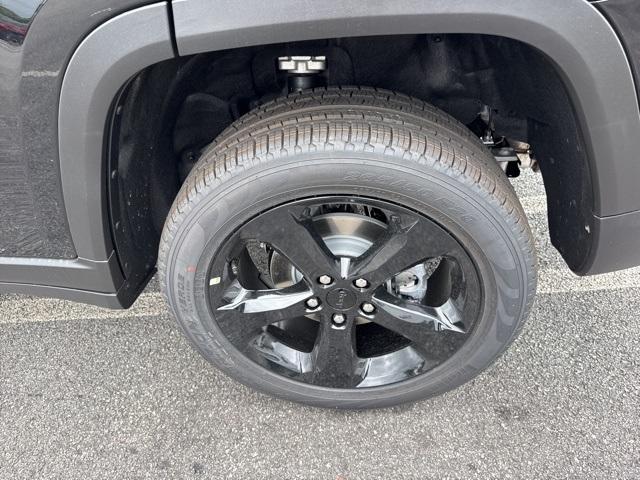 new 2025 Jeep Grand Cherokee car, priced at $52,046