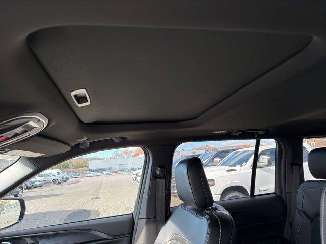 new 2025 Jeep Grand Cherokee car, priced at $46,208