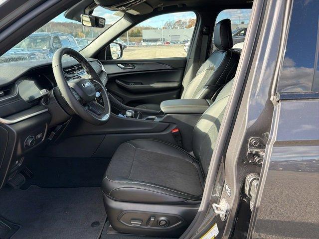 new 2025 Jeep Grand Cherokee car, priced at $46,208