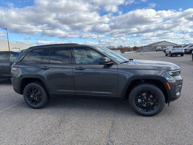 new 2025 Jeep Grand Cherokee car, priced at $46,208