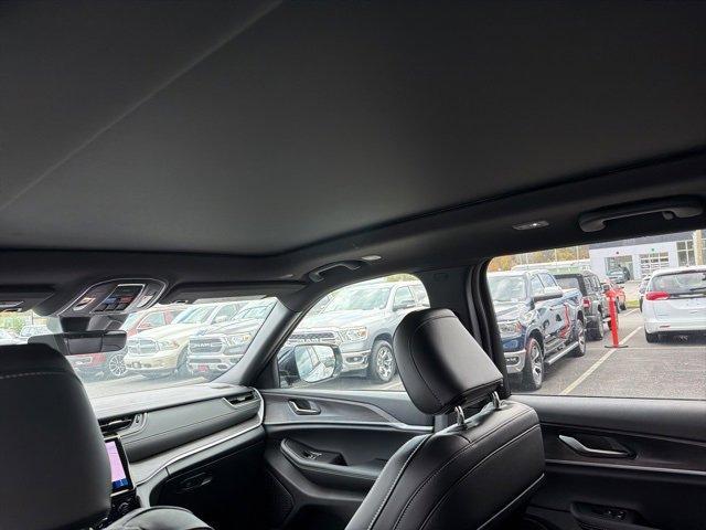 new 2025 Jeep Grand Cherokee car, priced at $47,380