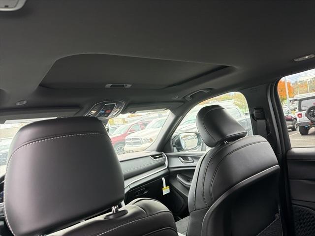 new 2025 Jeep Grand Cherokee car, priced at $43,958