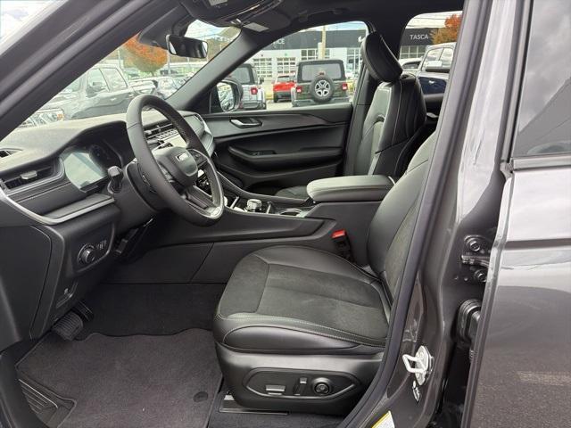 new 2025 Jeep Grand Cherokee car, priced at $43,958