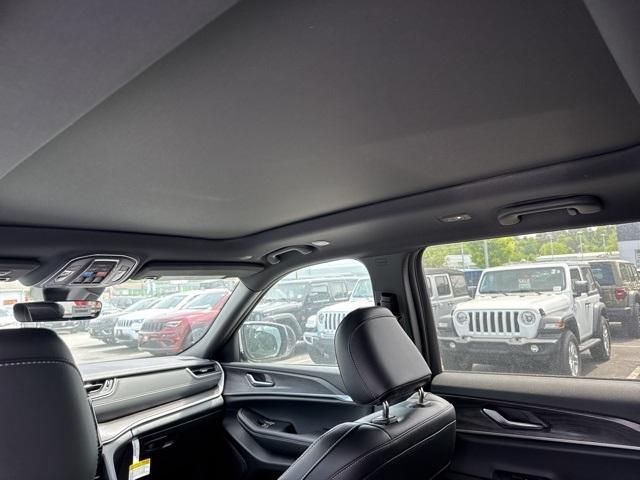 new 2025 Jeep Grand Cherokee car, priced at $45,601