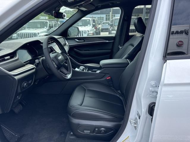 new 2025 Jeep Grand Cherokee car, priced at $45,601