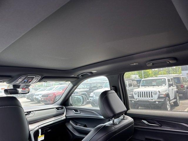 new 2025 Jeep Grand Cherokee car, priced at $46,601