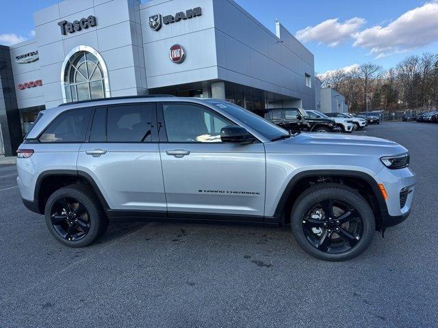 new 2025 Jeep Grand Cherokee car, priced at $50,035