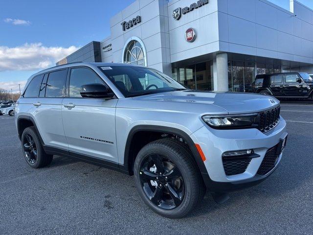 new 2025 Jeep Grand Cherokee car, priced at $50,035