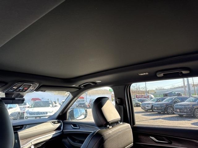 new 2025 Jeep Grand Cherokee car, priced at $48,109