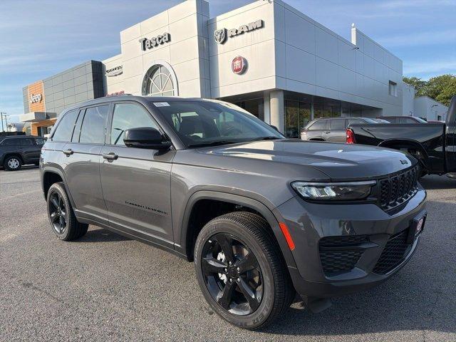 new 2025 Jeep Grand Cherokee car, priced at $47,563