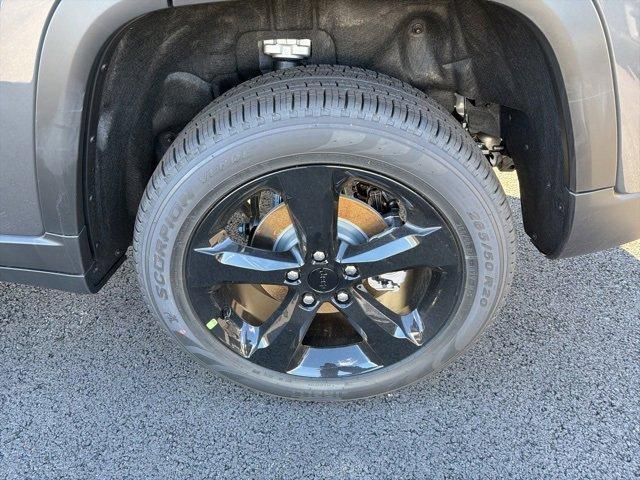 new 2025 Jeep Grand Cherokee car, priced at $49,833