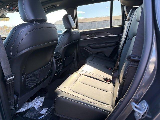 new 2025 Jeep Grand Cherokee car, priced at $49,833