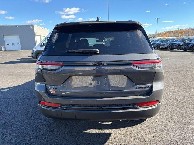 new 2025 Jeep Grand Cherokee car, priced at $49,833