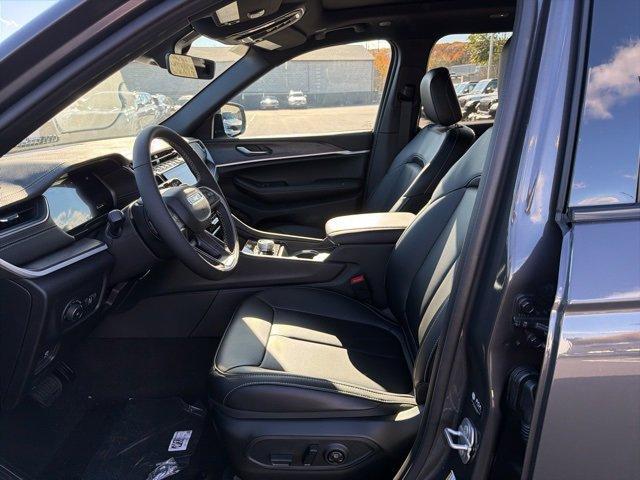 new 2025 Jeep Grand Cherokee car, priced at $49,833